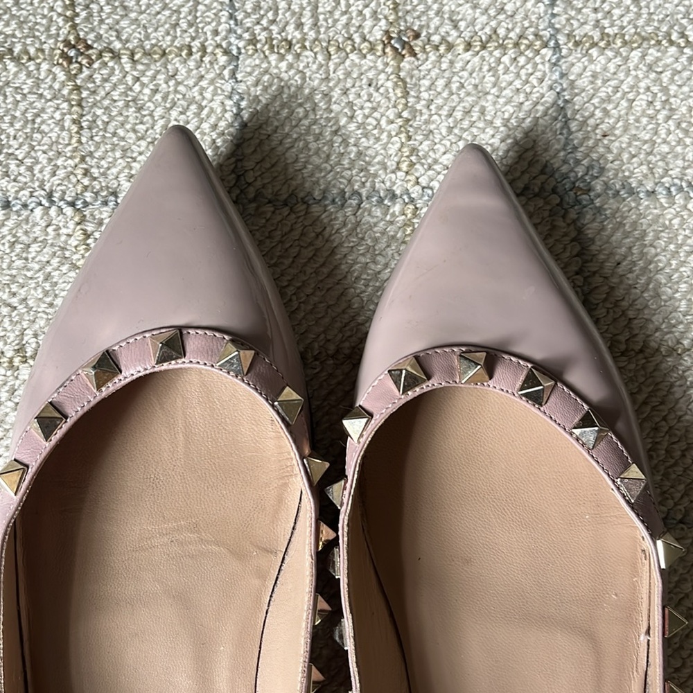Valentino Patent Rockstud Flat - Picture 3 of 5